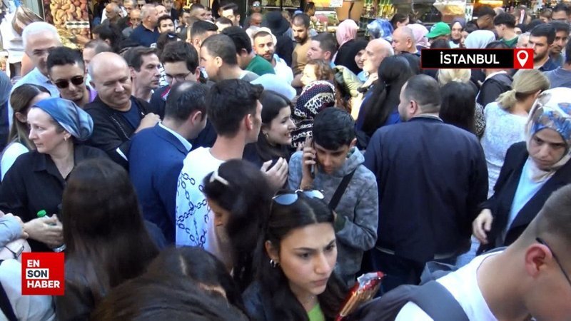 Eminönü Mısır çarşısında insan seli