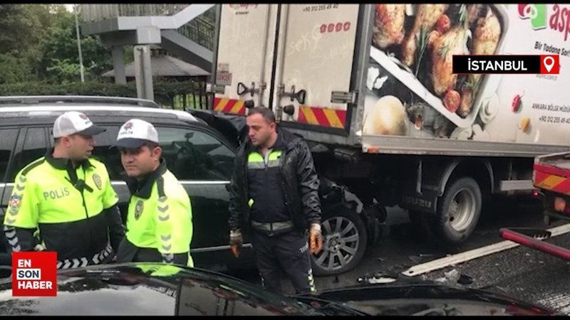 Üsküdar'da zincirleme trafik kazası meydana geldi