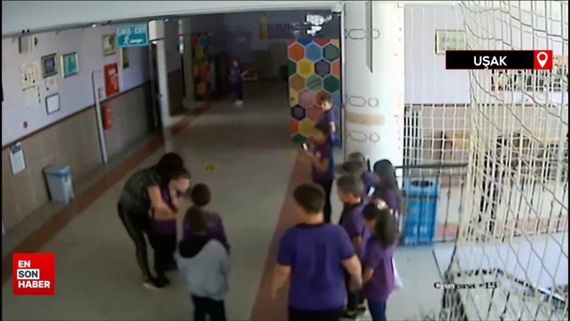 Uşak'ta nefes borusuna portakal kaçan öğrenciyi Heimlich manevrasıyla böyle kurtardı