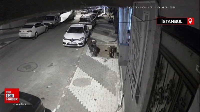 Yolda yürüyen adam önce duvara çarptı sonra çukura düştü