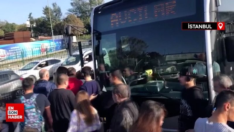 Üsküdar'da arızalanan metrobüs nedeniyle seferler aksadı