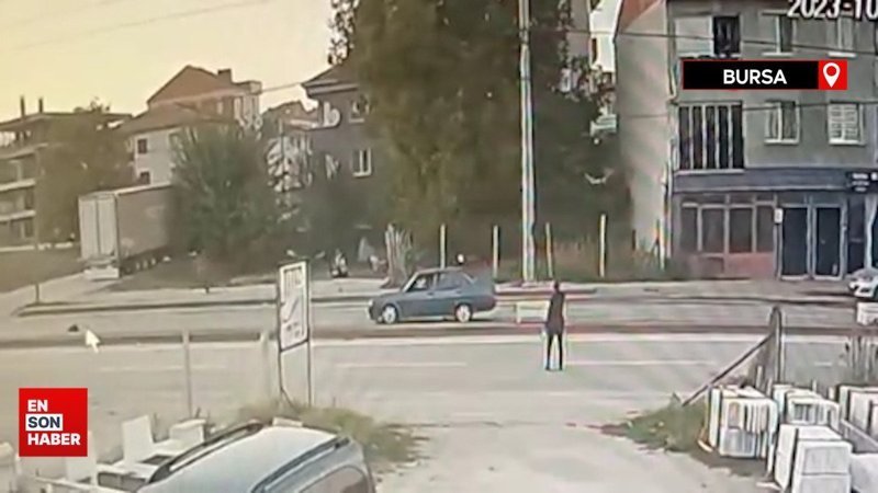 Bursa'da 2 yaşındaki çocuğa otomobilin çarptığı anlar kameraya yansıdı