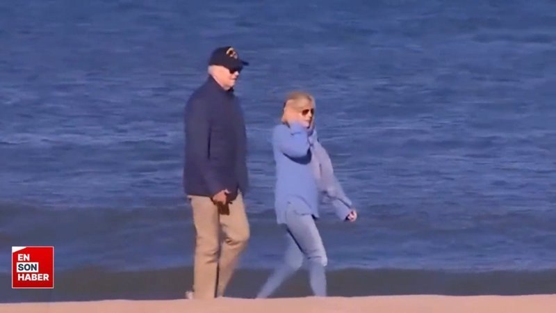 ABD Başkanı Biden, eşiyle plajda yürüdü