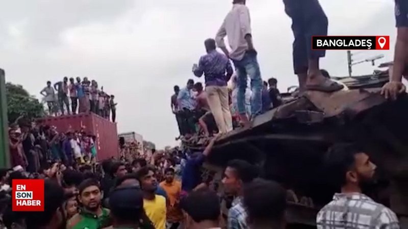 Bangladeş'te yük treni ile yolcu treni çarpıştı