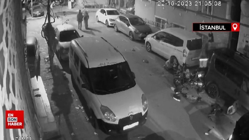 Sultangazi'de iki kardeşin yaralandığı feci kaza kamerada