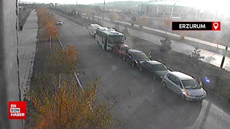 Erzurum'da 5 aracın karıştığı zincirleme kaza