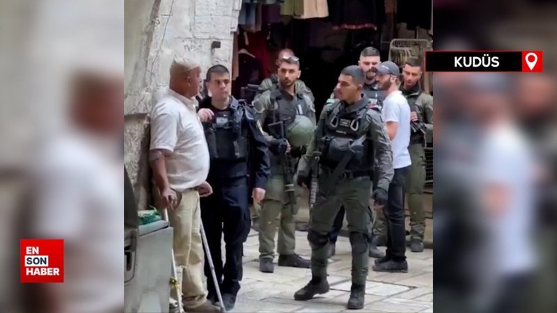 İsrail askerinin Cuma namazı kılmak isteyen engelli adama müdahale ettiği anlar