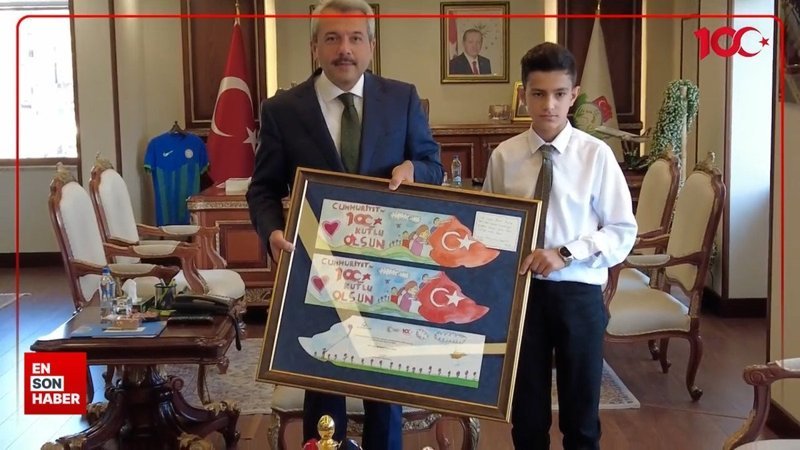 Rize Valisi İhsan Selim Baydaş'tan işitme engelli Samet'e 100. yıl sürprizi