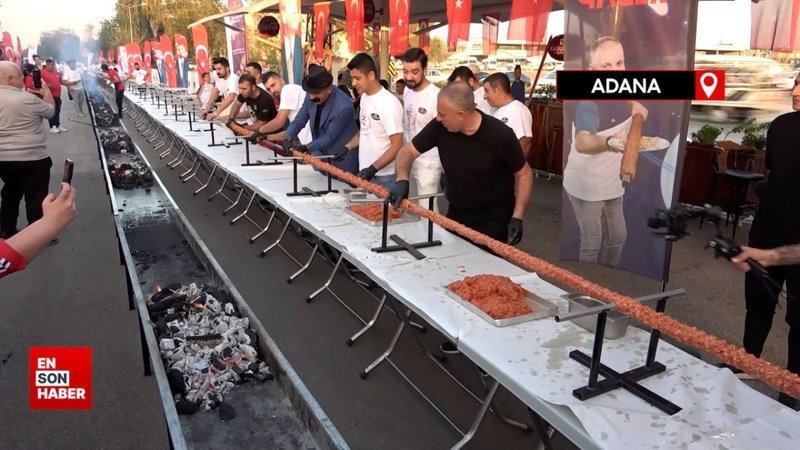 Adana'da 100. yıl kutlamaları: 100 metre boru kebap yapıldı