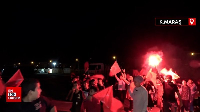 Cumhuriyetin 100. yılı konteyner kentte kortej yürüyüşü ile kutlandı