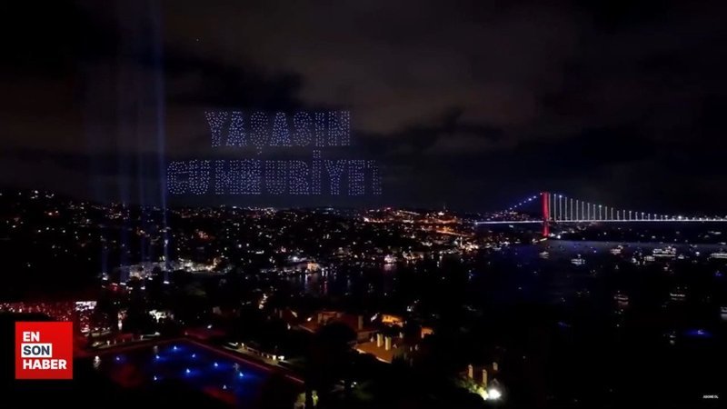 İstanbul Boğazı'nda drone gösterisi