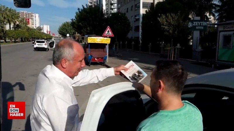 Muharrem İnce Cumhuriyet Bayramı'nda depremzedelere Nutuk dağıttı
