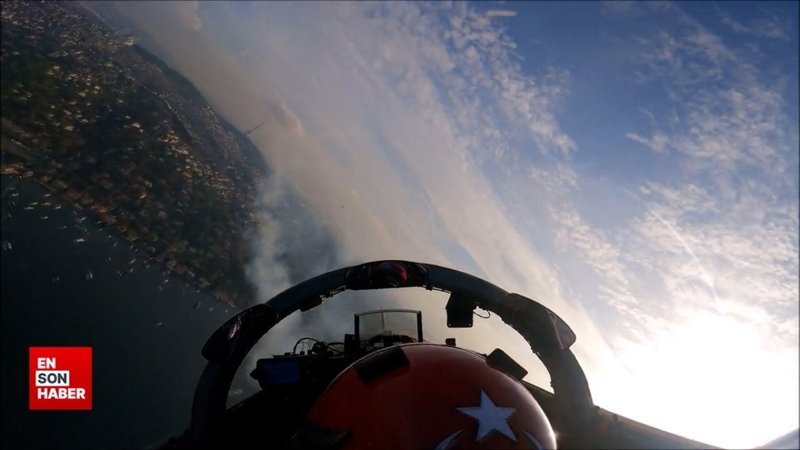 Türk Yıldızları’nın İstanbul semalarındaki gösterisi kokpit kamerasında