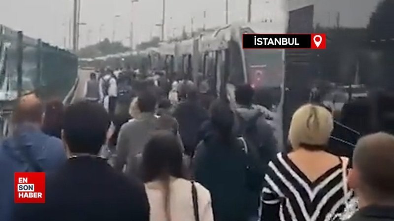 Altunizade’de arızalanan metrobüs yoğunluğa neden oldu