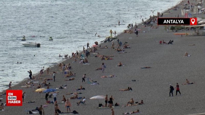 Antalya sahillerinde yazdan kalma günler yaşanıyor