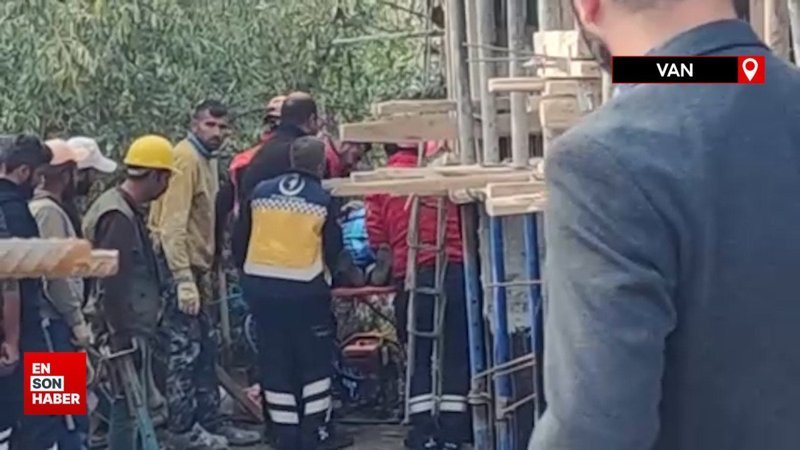 Van'da inşaat balkonu çöktü