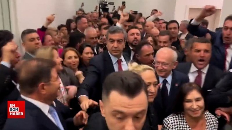 CHP'de kurultay heyecanı: Kemal Kılıçdaroğlu salona Emir Sarıgül'le girdi