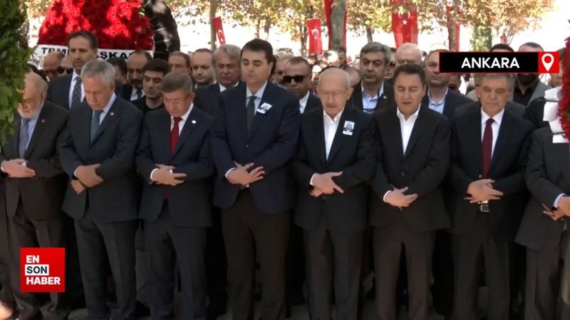 Hilmi Babacan'ın cenaze töreninde siyasiler Ali Babacan'ı yalnız bırakmadı