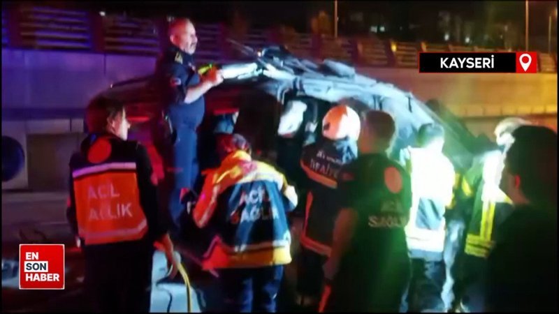 Kayseri'de kazaya bakmak isterken aracıyla direğe çarpıp takla attı