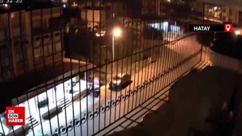 Hatay'da 4,8 büyüklüğündeki deprem anı güvenlik kamerasında