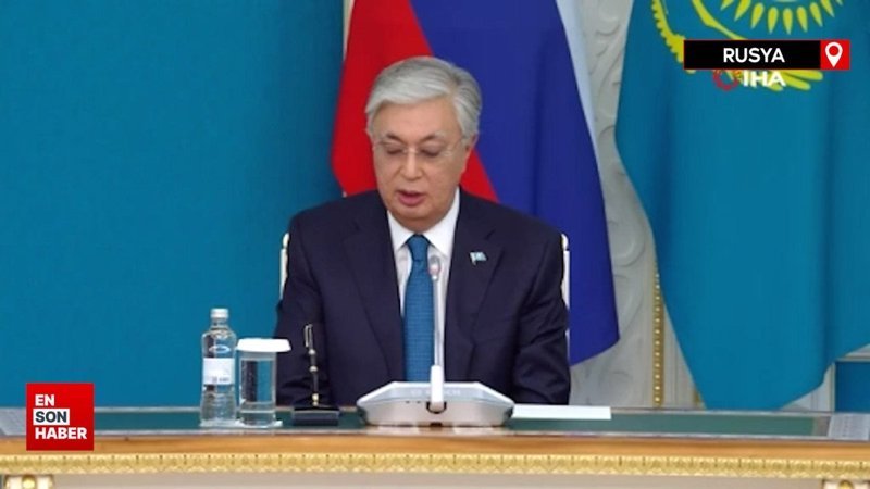 Rusça geleneğini bozan Kazakistan Cumhurbaşkanı, Putin'i ve heyetini şaşırttı