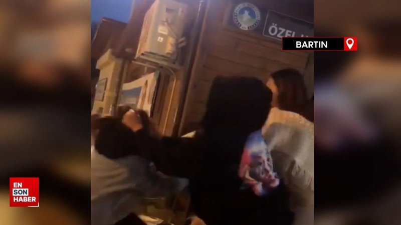 Bartın'da liseliler birbirine girdi: Saçlarından tuttu, yerlerde sürükledi