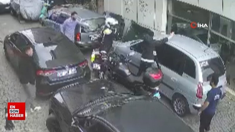 İstanbul'da polisten kaçan motosikletli, sürücüden dayak yedi