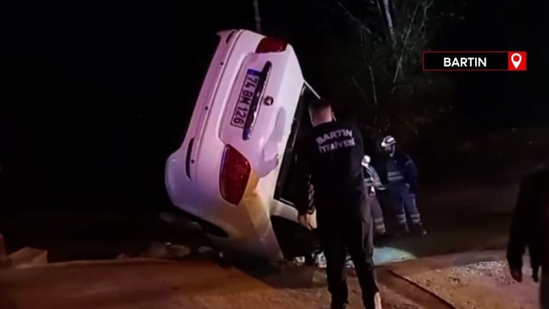 Bartın'da trafik kazası: Otomobil devrildi