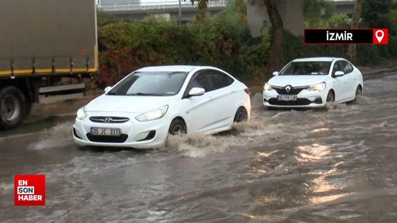 İzmir ve Muğla'da sağanak yağmur cadde ve sokakları göle çevirdi