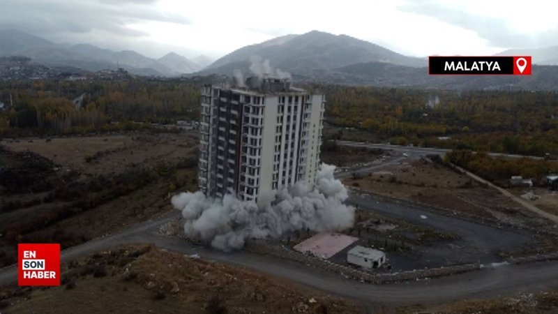 Malatya'daki 17 katlı hasarlı bina, 140 kilo dinamitle yok edildi