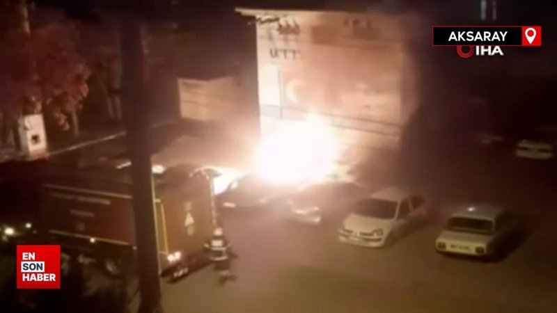 Aksaray’da park halindeki otomobil alev alev yandı
