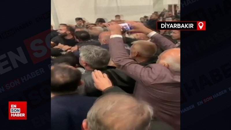 Diyarbakır Havalimanı'nda umre dönüşü arbede çıktı
