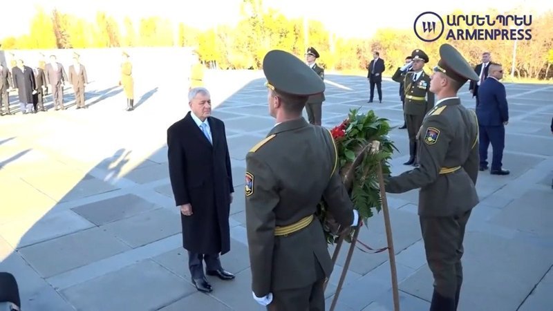 Irak Cumhurbaşkanı Reşid, sözde soykırım anıtına gitti