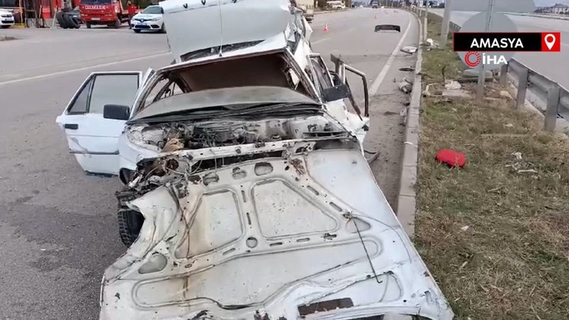 Amasya'da feci kaza: İkiye bölünen otomobilden sağ çıktılar