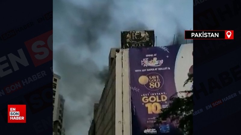 Pakistan'da alışveriş merkezinde yangın