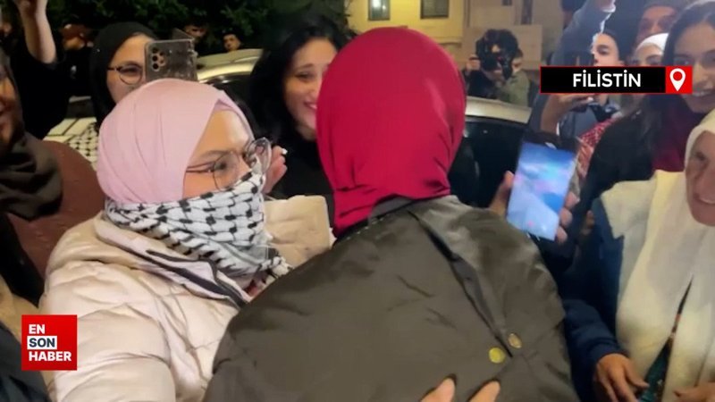 Serbest bırakılan Filistinliler, yüzlerce kişi tarafından karşılandı