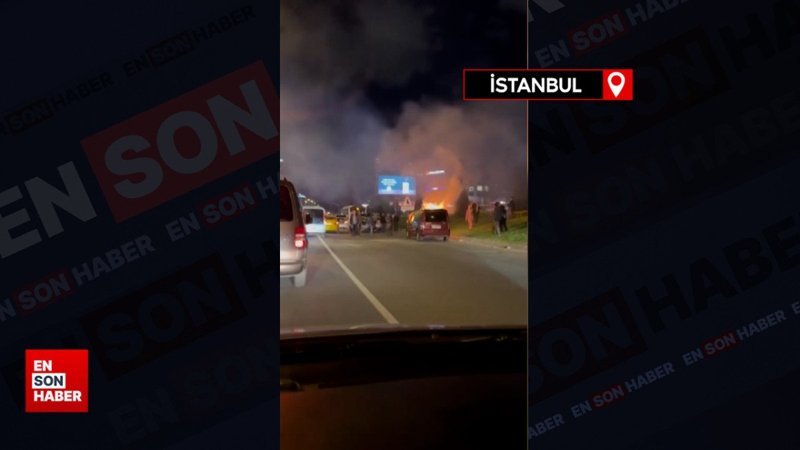 Kadıköy'de seyir halindeki otomobil alevlere teslim oldu