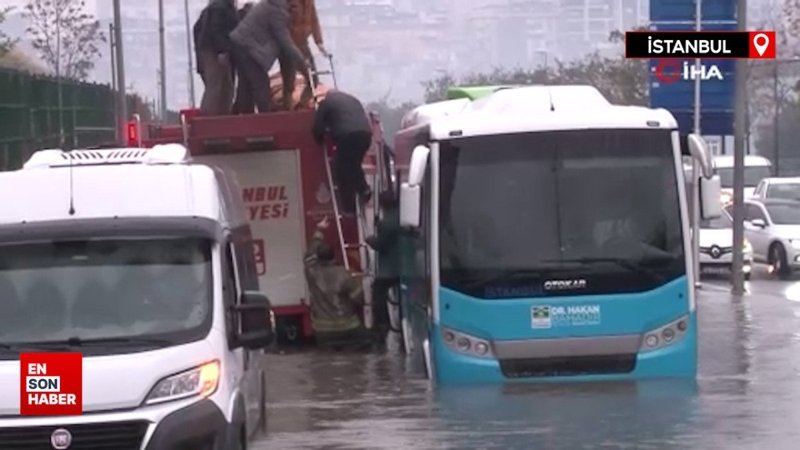 Küçükçekmece’de mahsur kalan 38 kişi kurtarıldı