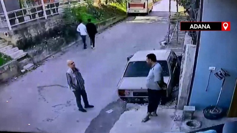 Adana’da husumetlisini tabancayla vurdu