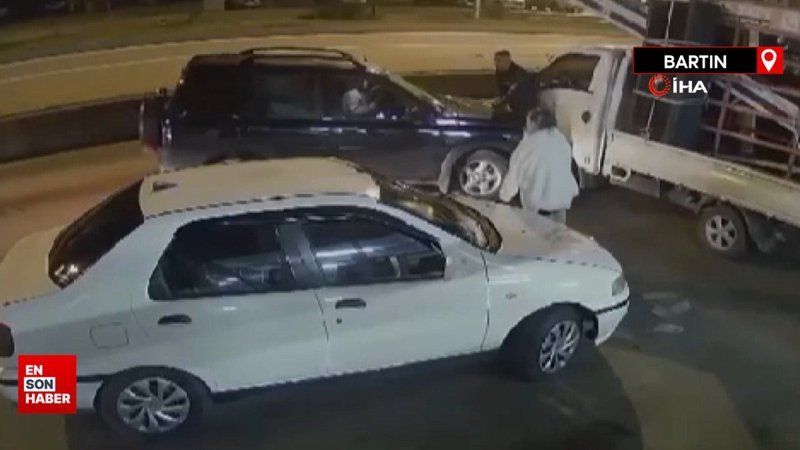 Bartın'da acemi sürücünün fıkra gibi kazası: 2 kişi yaralandı