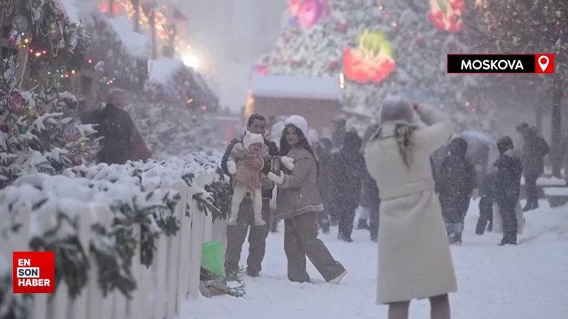 Moskova'da kar fırtınası etkili oldu