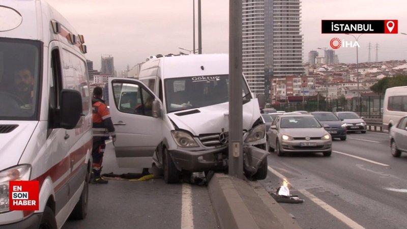 İstanbul'daki servis şoförü, direksiyon başında felç geçirdi