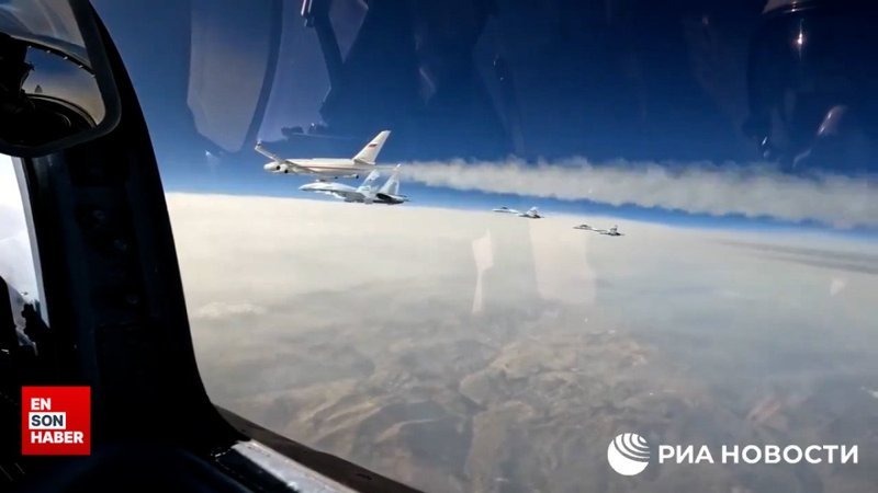Putin'in BAE ziyaretine Su-35'ler eşlik etti