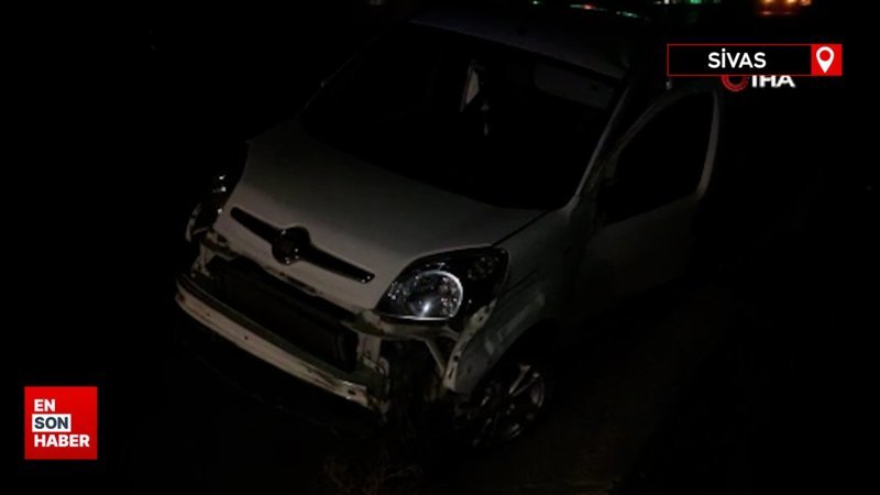 Sivas’ta kaza yapan sürücüye yardım etmek isteyenlere araba çarptı