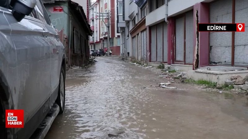 Edirne'de patlayan borudan çıkan su sokaklara taştı