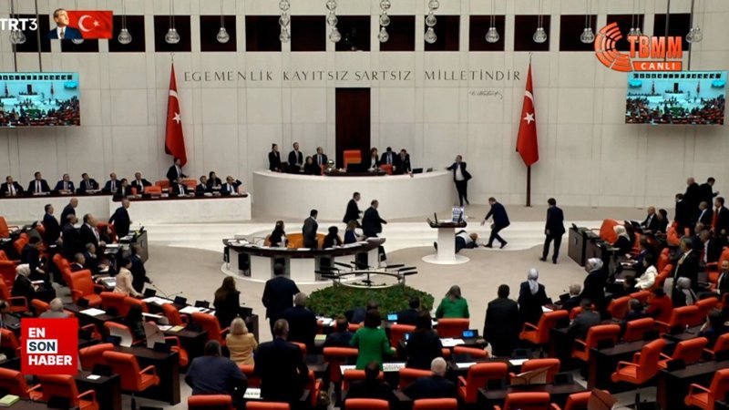 Saadet Partisi Milletvekili Hasan Bitmez TBMM kürsüsünde bayıldı