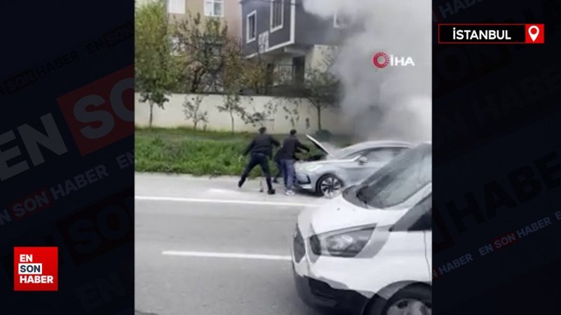 Kartal’da yanan aracı söndürmek için vatandaşlar seferber oldu