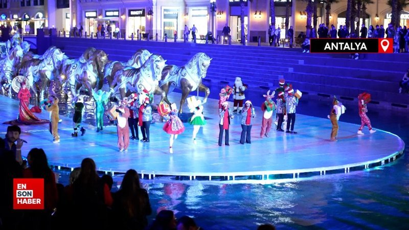 Yılbaşı için otellerin ışıl ışıl olduğu Antalya'da Avrupalı ve Rus turist yoğunluğu