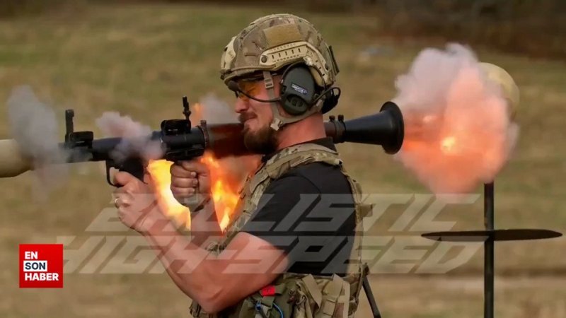 ABD'de YouTuber Adam Knowles'ın omzunda roketatar patladı