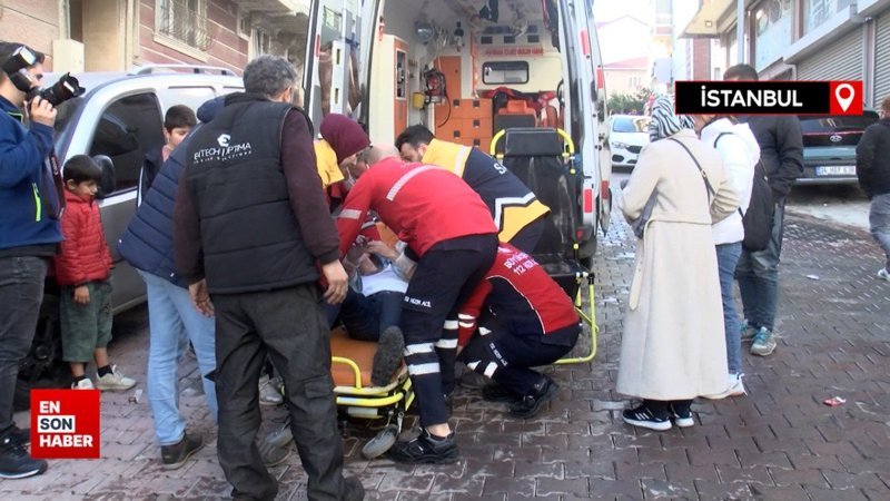 Sultangazi'de yangında mahsur kalan 17 kişi kurtarıldı